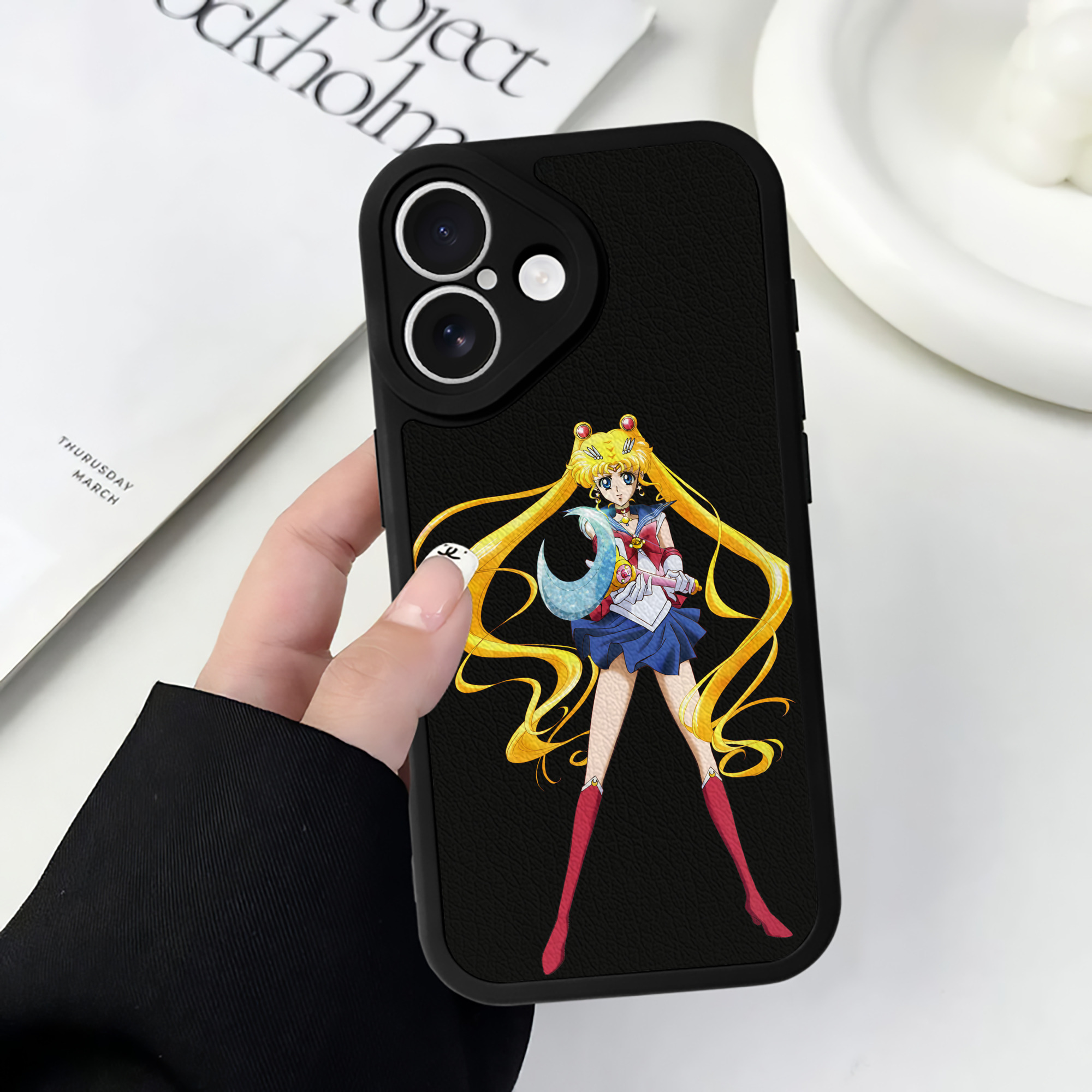 （画像用） 美少女戦士セーラームーン 月野 うさぎ つきの うさぎ Sailor Moon Tsukino Usagi 【iPhone 16シリーズ対応】シリコンスマホケース（レザー調） 材質：シリコン